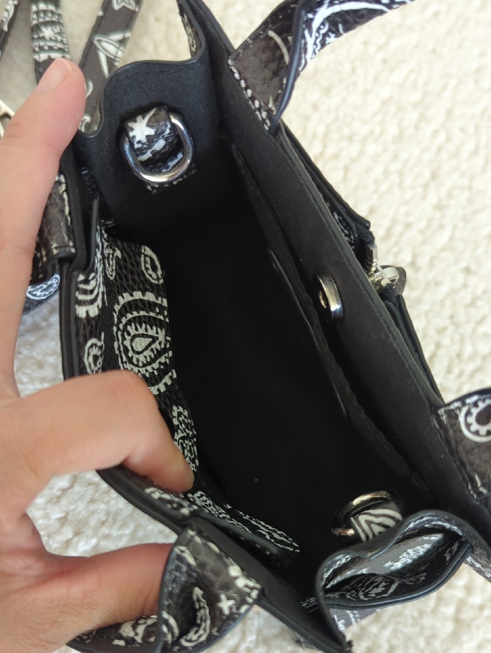 Brandon Blackwood Kuei bag in Black bandana Paisley print - Picture 9 of 11
